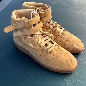 Puma sneakers. Excellent condition